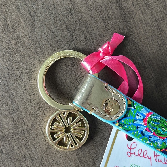 Lilly Pulitzer Logo Charm Leatherette Strap Keychain in Take Me to the Sea - Picture 4 of 4